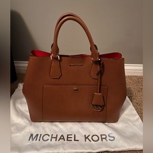Tan/brown Michael Kors purse!
